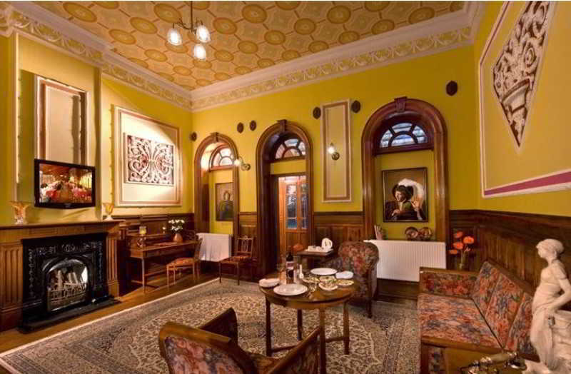 Welcomheritage Fernhills Royal Palace Udagamandalam Exterior photo